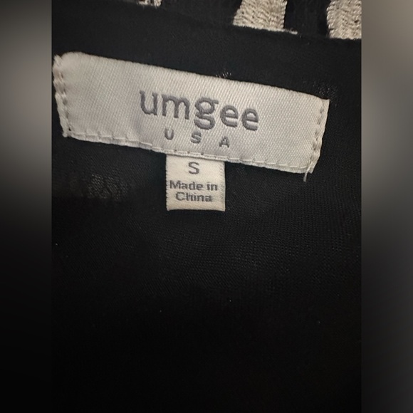 Umgee Black and White Tunic Dolman Sleeves - Picture 4 of 4